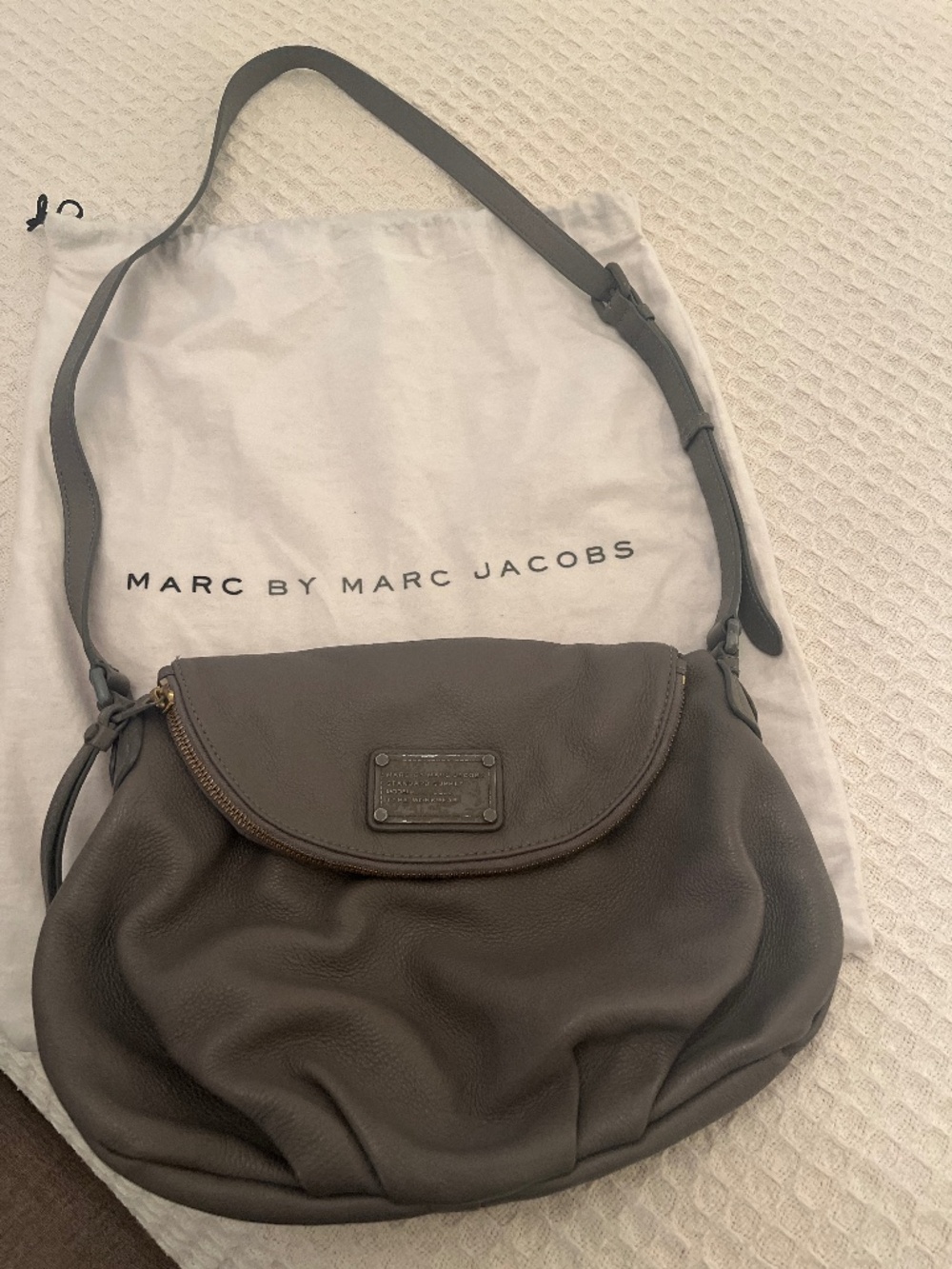Marc Jacobs grey leather crossbody bag